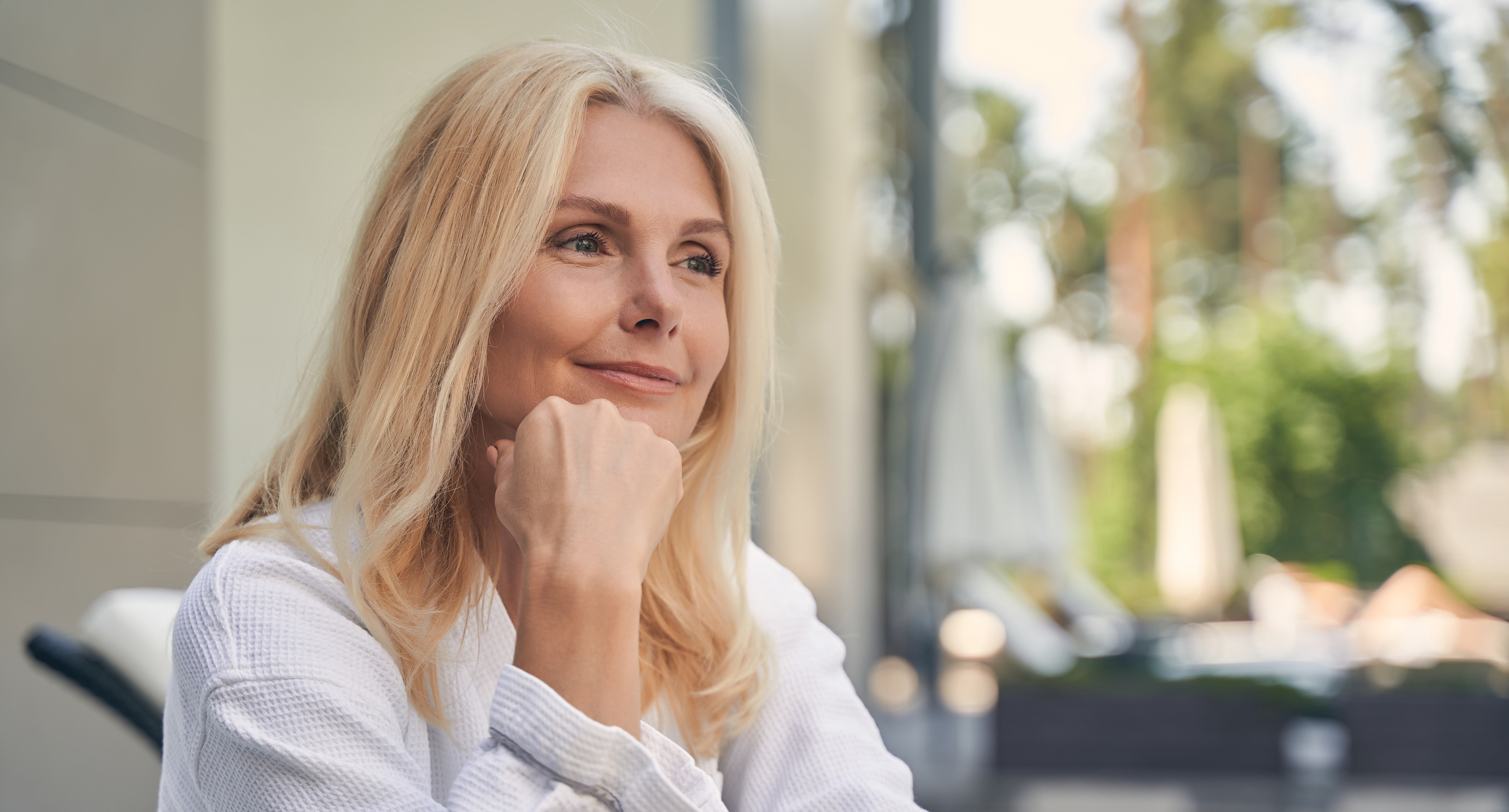 Proteoglikany a wiek – jak wspierać włosy po 40. roku życia